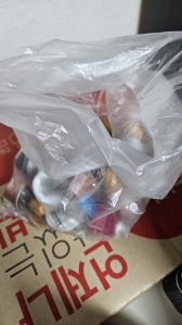 열심히 모으고 있다