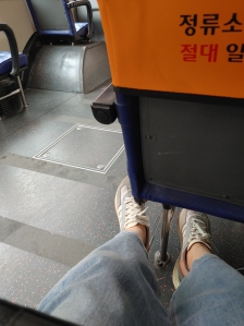 버스타고   두번째 출근해요