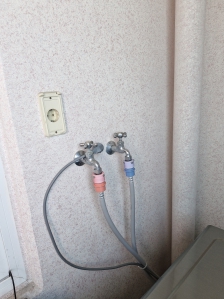 사용하지 않을 땐 세탁기 코드도 뺍니다