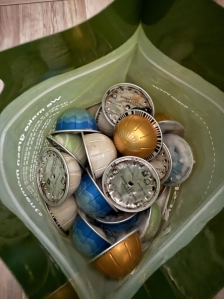 캡슐 잘 모으고 있어요~