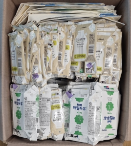 우유팩에 가득 적힌 테트라팩 인증합니다