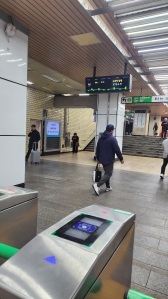 지하철타고 이동